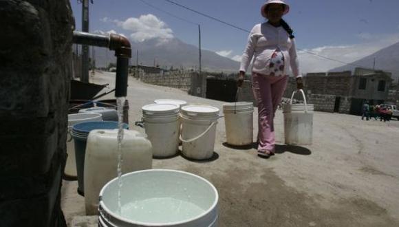 Algas depositadas en el fondo de la represa El Pa&ntilde;e son las causantes de la mala calidad del agua en Arequipa. (USI)