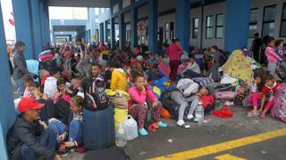 Cientos de venezolanos aguardan su ingreso en el Cebaf de Tumbes pese a restricción