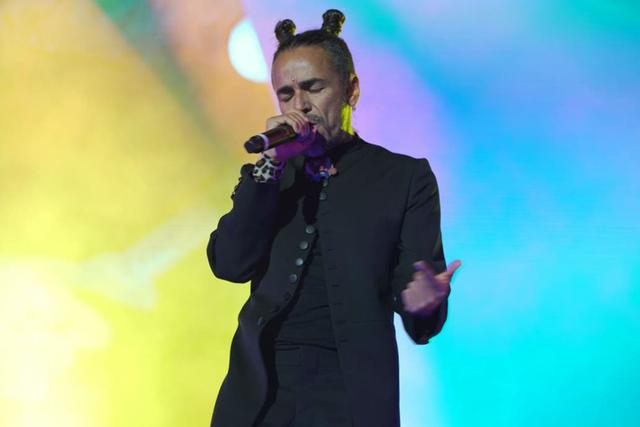 Pese a que el cartel anunciado tenía variascolaboraciones, tanto Bosio como Alberti fueron claros en que no todos los artistas iban a poder ir a todos los conciertos, razón por la cual utilizaron la tecnología, los grabaron y los pusieron cantando en las pantallas. Foto: La Nación de Argentina