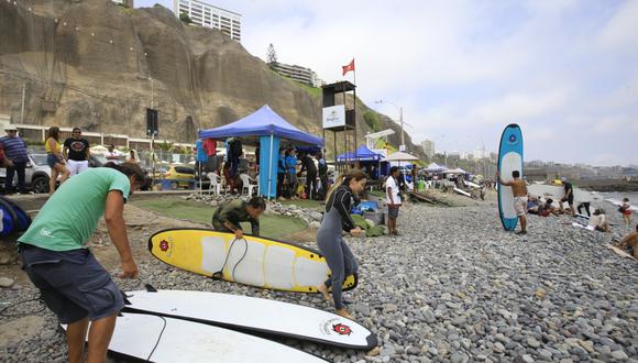 Miraflores regulará a las escuelas de surf que toman la playa Makaha y La Pampilla II. Plan de fiscalización tendrá un periodo de marcha blanca durante febrero. (Foto: Jessica Vicente)