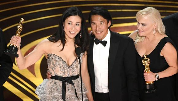 Elizabeth Chai Vasarhelyi, Jimmy Chin y Shannon Dill reciben Oscar 2019 al Mejor documental por "Free Solo". (Foto: AFP)