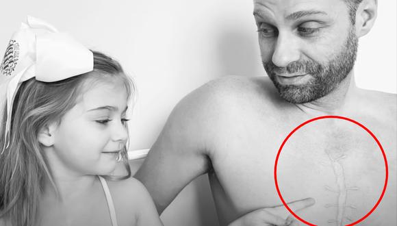La pequeña Everly enseñando el tatuaje de su padre Matt. (Imagen captura: Good Morning America / YouTube)