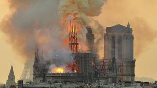 El personal de Notre Dame tardó 30 minutos en llamar a bomberos, según NYT