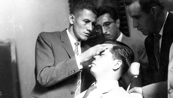 “Odontólogo peruano hace demostración de hipnotismo”. Noticia de primera plana en la edición del 11 de noviembre de 1961. Foto: Américo Cerna/ Archivo Histórico El Comercio