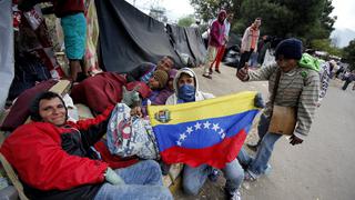 Ecuador impone pasaporte a venezolanos ante ola migratoria