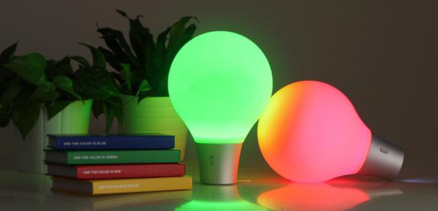 Esta lámpara absorbe el color de lo que la rodea para iluminar - 1