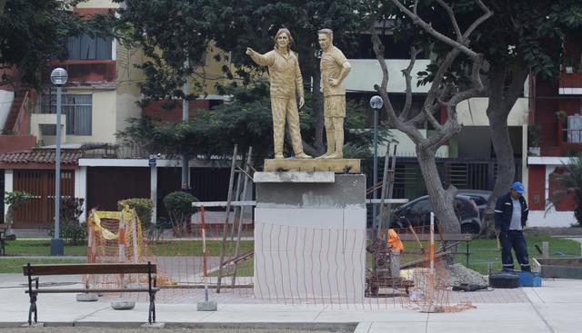 No solo los monumentos a Ricardo Gareca y Paolo Guerrero generan polémica. Otras estatuas se encuentran en diferentes puntos de Lima que llamaron más la atención por lo extrañas y absurdas, y que ahora se encuentran abandonadas.  (Foto: Hugo Pérez / El Comercio)