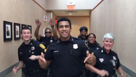 Así empieza el famosos video de los policías estadounidenses bailando al ritmo de  "Uptown Funk". (Facebook @NorfolkPD)
