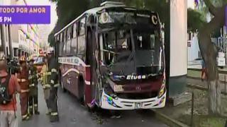 Av. Salaverry: choque de bus contra camión frente a Real Plaza deja siete heridos