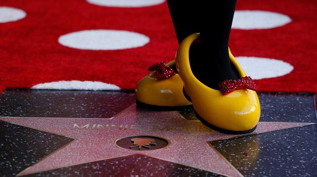 Minnie Mouse recibe estrella en Hollywood 40 años después que Mickey Mouse