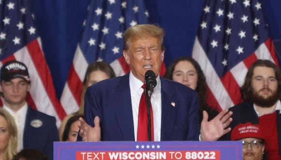 El expresidente de Estados Unidos y aspirante a la presidencia de 2024, Donald Trump, habla durante un mitin de campaña en el Hyatt Regency en Green Bay, Wisconsin, el 2 de abril de 2024. (Foto de Alex Wroblewski / AFP)