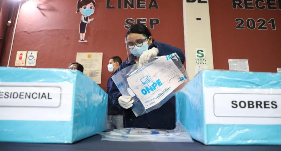 La ONPE continúa con el procesamiento de actas electorales para obtener los resultados de la votación del domingo. Los JEE y el JNE también son otros actores del proceso en distintos escenarios. (Foto: ONPE)