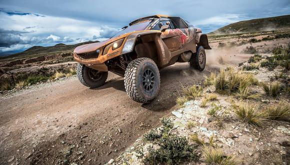 El piloto que iba líder en autos del Dakar 2018 Stéphane Peterhansel sufre de problemas mecánicos en La Paz-Uyuni. (Foto: Peugeot Sport)