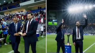 Claudio Pizarro presentó la copa del Mundial de Clubes en la gran final