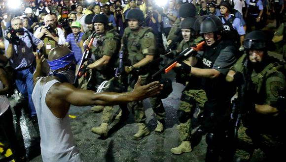 Nueva noche de protestas en Ferguson terminó con 47 detenidos