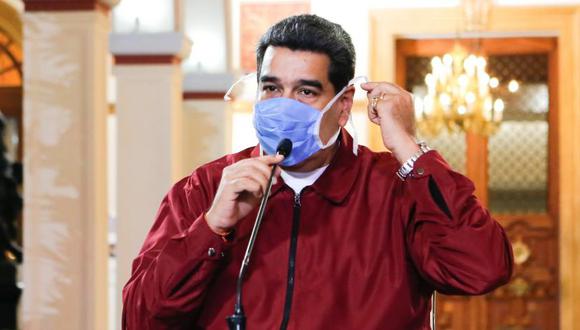 Nicolás Maduro usó tapabocas en una alocución desde el Palacio de Miraflores. Foto: EFE