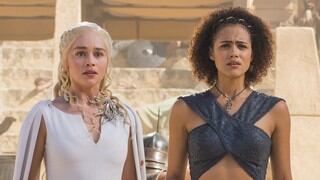 “Game of Thrones”: la vez que Emilia Clarke defendió a Nathalie Emmanuel de un comentario sexista de otro actor