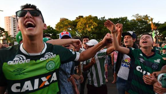 Club Chapecoense evalúa denunciar a aerolínea por tragedia