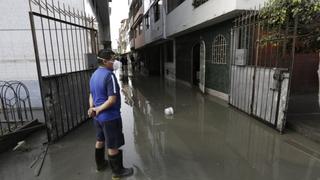 Inundación en SJL: el tercer día de crisis por agua residual en fotos