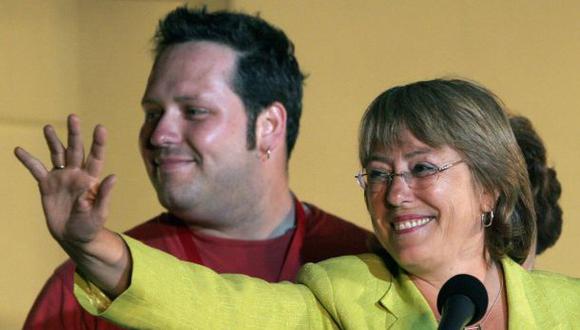 Fiscalía no acusará a hijo de Bachelet en caso de corrupción