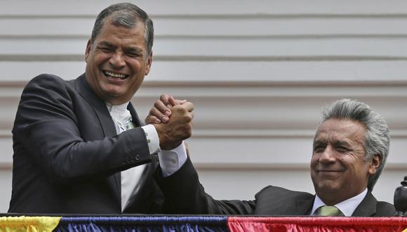 Rafael Correa junto a Lenín Moreno en una imagen del 3 de abril del 2017, cuando el segundo ganó las elecciones presidenciales en Ecuador. (AP).
