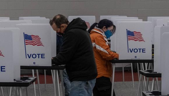 Residentes emitieron sus votos el 3 de noviembre de 2020 en Mott Community College en Flint, Michigan. (Foto referencial de Seth Herald / AFP)