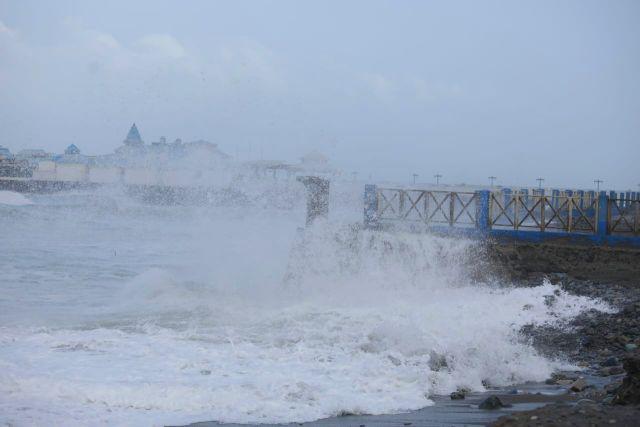 Debido al oleaje anómalo, diversas estructuras fueron afectadas en la Costa Verde. Foto: Britanie Arroyo / GEC