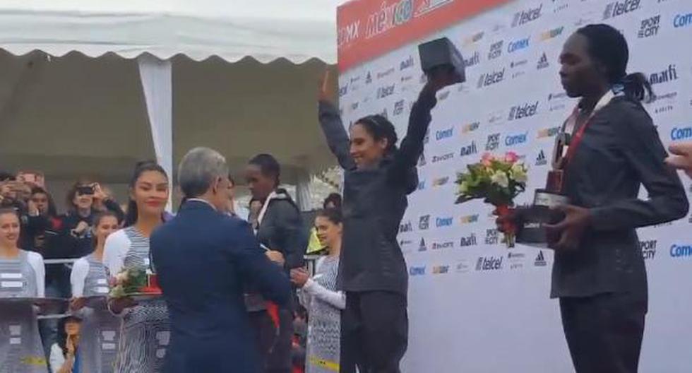 Gladys Tejeda se llevó la medalla de oro este domingo en la Maratón de México. (Video: @olympicvero)