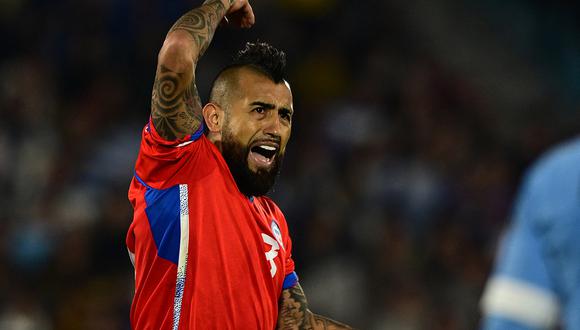 El futbolista chileno arremetió contra Sampaoli y Ten Hag y tuvo una curiosa comparación que desató las risas entre los internautas.  Foto: AFP