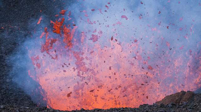 Turismo candente: Vive de cerca una erupción volcánica en Rusia - 2