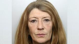 Reino Unido: mujer es condenada a cadena perpetua por matar a su esposo tras enterarse que abusó de sus hijos