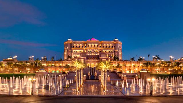 El Emirates Palace, donde supuestamente se encuentra Juan Carlos de Borbón, es un hotel de lujo situado en una exclusiva zona de Abu Dabi. (mandarinoriental.com).