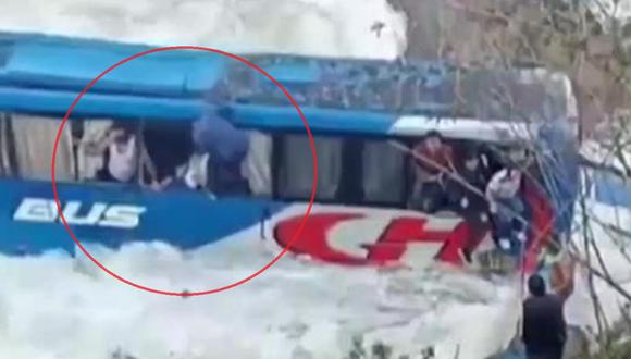 Accidente en bus deja diez heridos. Foto: TV Perú
