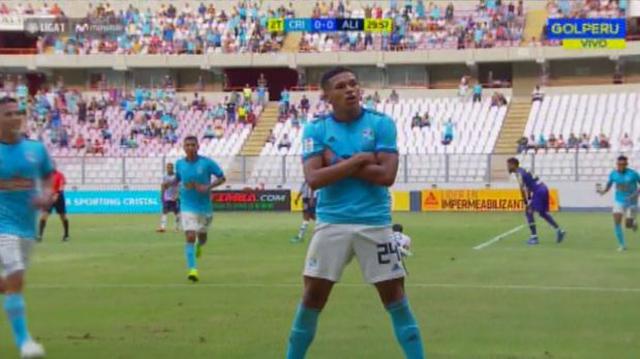 Sporting Cristal vs. Alianza Lima: Fernando Pacheco y la gran definición dentro del área para el 1-0 | Foto: Captura