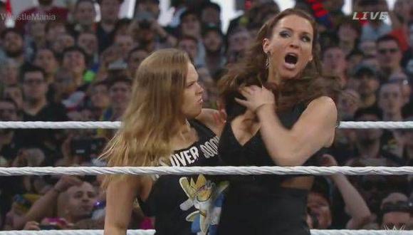 Ronda Rousey y su polo de "Vegeta" en WrestleMania