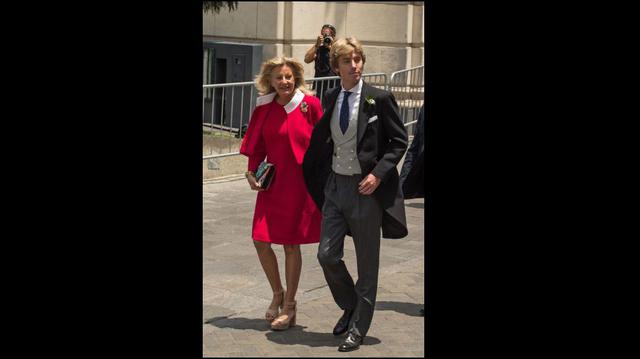 Christian Hannover llegó a la iglesia acompañado de su madre,  Chantal Hochuli. (Foto: Agencia)
