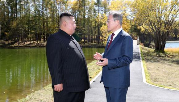 Los presidentes Moon Jae-in y Kim Jong-un acordaron acercar a Corea del Sur y Corea del Norte para poner unificar la península. (Foto: AFP)