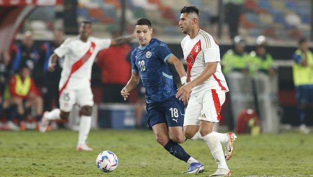 Carlos Zambrano fue titular en Perú vs. Paraguay. (Foto: Violeta Ayasta / GEC)
