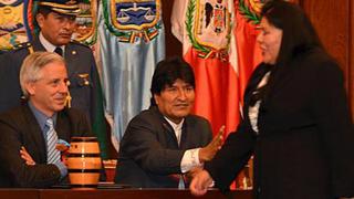 Bolivia: Diputada será procesada por no saludar a Evo Morales