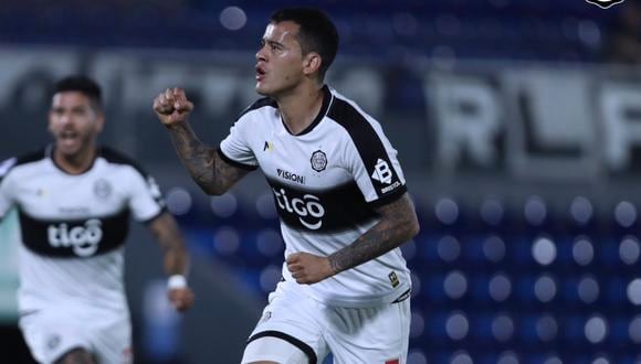 Olimpia vapuleó a Libertad en el clásico blanco y negro del fútbol paraguayo