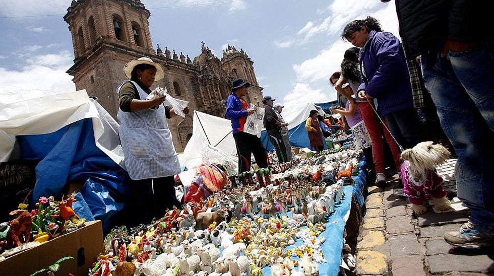 Hoy se inaugura la feria Santurantikuy en la plaza de Armas de Cusco, que tradicionalmente se realiza cada 24 de diciembre, pero este a&ntilde;o durar&aacute; dos d&iacute;as.(Foto: Andina)