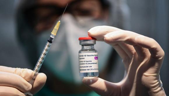 Coronavirus: Reino Unido asegura que la vacuna de AstraZeneca es “segura” y “eficaz” y la seguirá usando. (Miguel MEDINA / AFP).