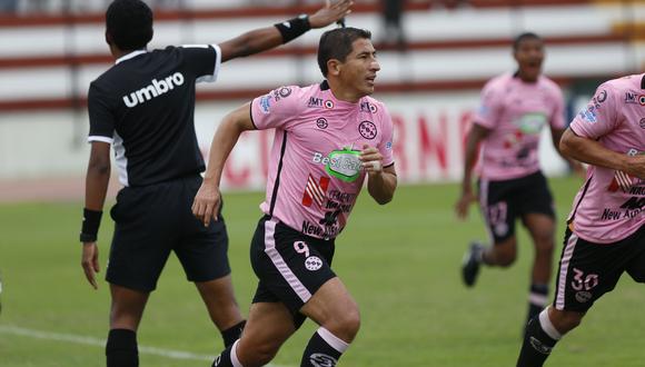 El experimentado delantero Johan Fano pondrá fin a una carrera de 23 años como futbolista profesional. También jugó en la selección peruana. (Foto: USI)