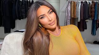 Kim Kardashian comparte videos de su celebración navideña de los que “no se acuerda”