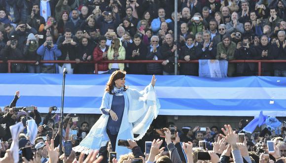 Fernández de Kirchner decidió cambiar su estilo confrontacional y se ha enfocado en la economía. “El actual rumbo económico está absolutamente equivocado”, dijo en su cierre de campaña.  (EFE)
