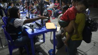 Crónica | La noche previa al pedido de visa: venezolanos apuraron su paso a Tumbes
