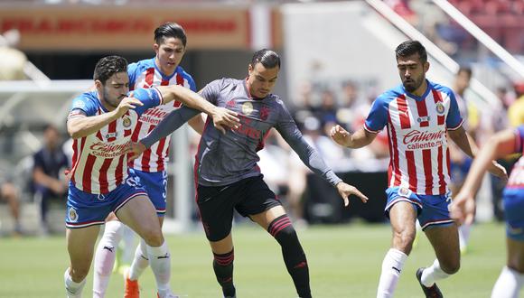 Chivas fue goleado por Benfica en un amistoso disputado en California. (Foto: Reuters)