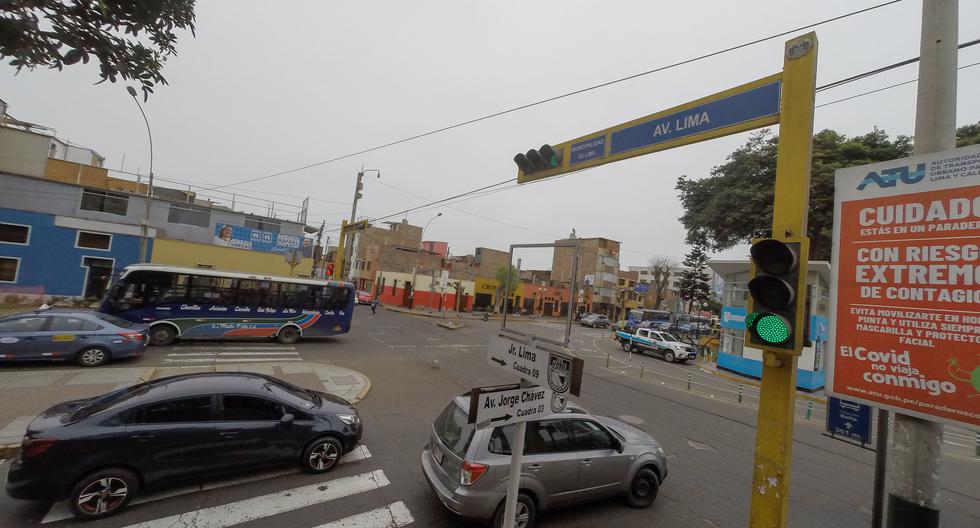 Expertos señalan que se debió actualizar el inventario vial (señales de tránsito) en las vías de la capital antes de iniciar las sanciones contra los conductores. (Foto: Juan Ponce/El Comercio)