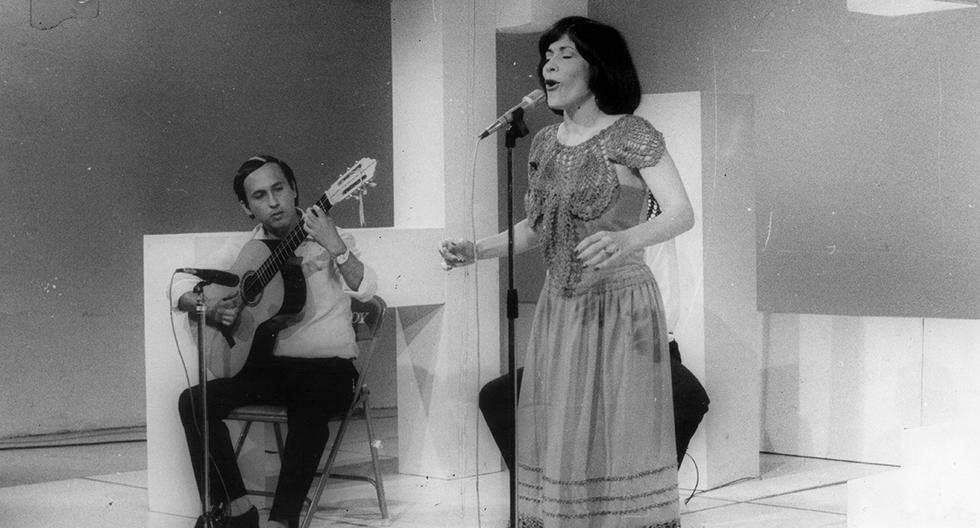 La cantante peruana Cecilia Barraza durante una presentación en el programa Agenda Personal. Postal de 1988. Foto: GEC Archivo Histórico
