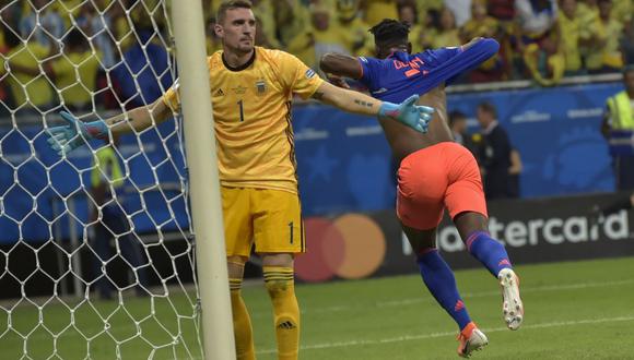 Un gol de Roger Martínez y otro de Duván Zapata en el segundo tiempo dieron a Colombia un victoria por 2-0 sobre Argentina en la primera fecha del Grupo B de la Copa América. (Foto: AFP)